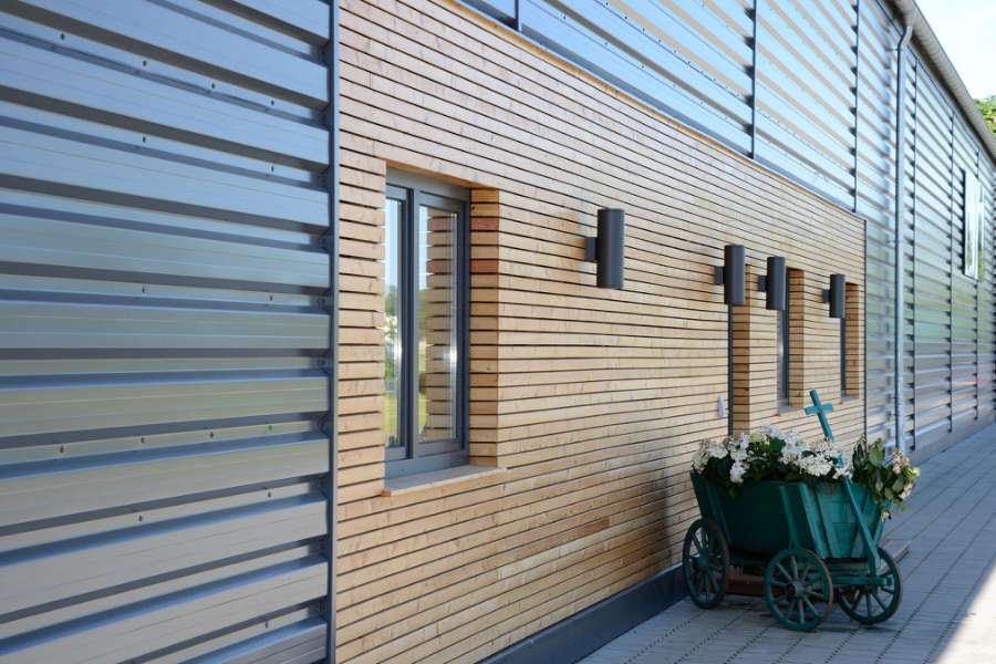Kreativ facadeløsning med stål og træ, Bahnhofstraße 15, 21698 Bargstedt